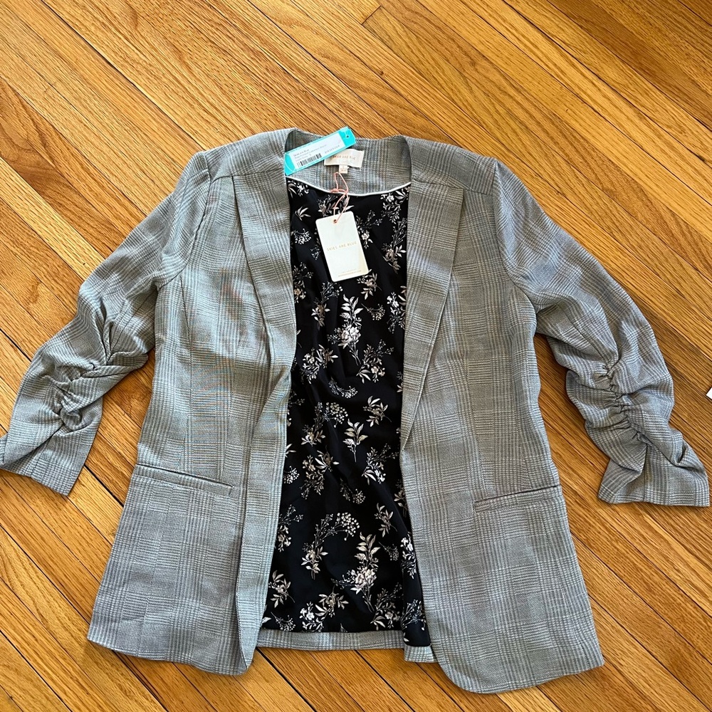 Collarless blazer